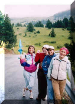 estib_mari_marga_maria_ago2002_casamania_andorra6.jpg (40131 bytes)